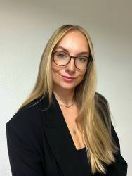 Frau Siedenstrang ist gerne für Sie da!