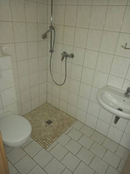 Badezimmer mit Dusche
