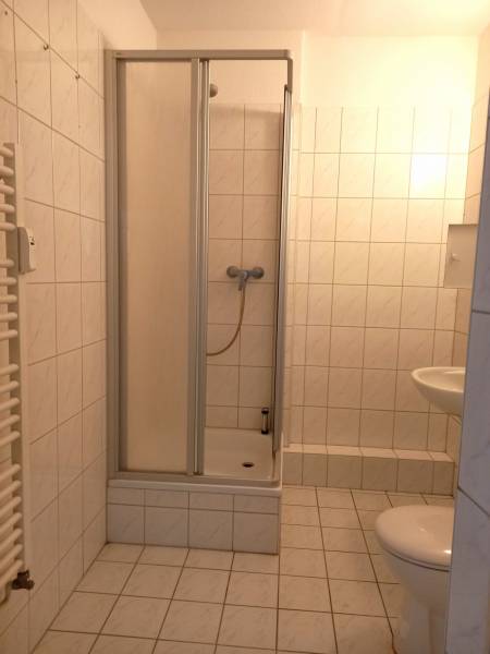 Badezimmer mit Dusche
