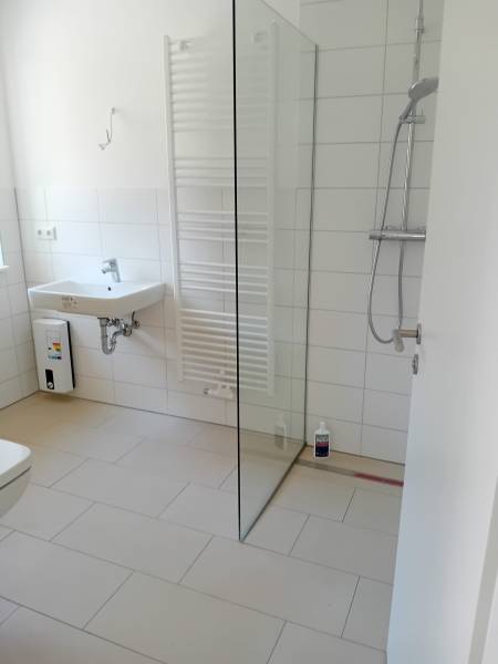 Badezimmer mit Dusche