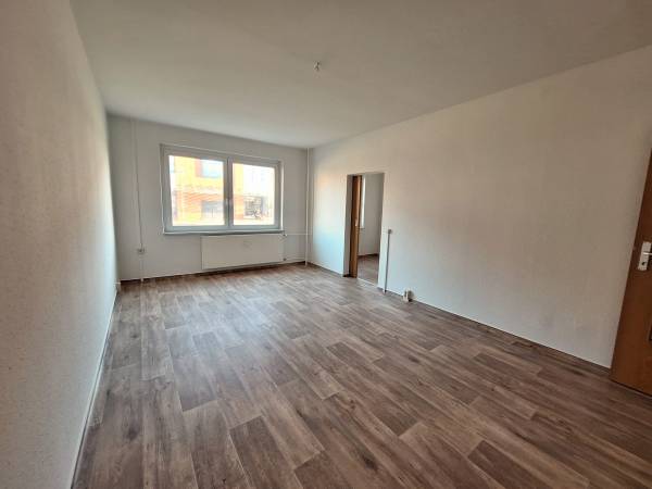 Wohnzimmer mit Zugang Küche